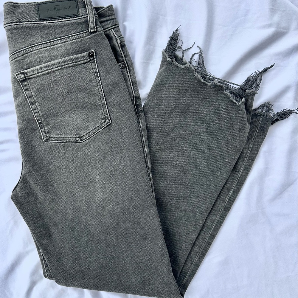 EUC 7 For All Mankind Sz 28 Distressed Charcoal Ankle Jeans w/ Frayed Hem, soft